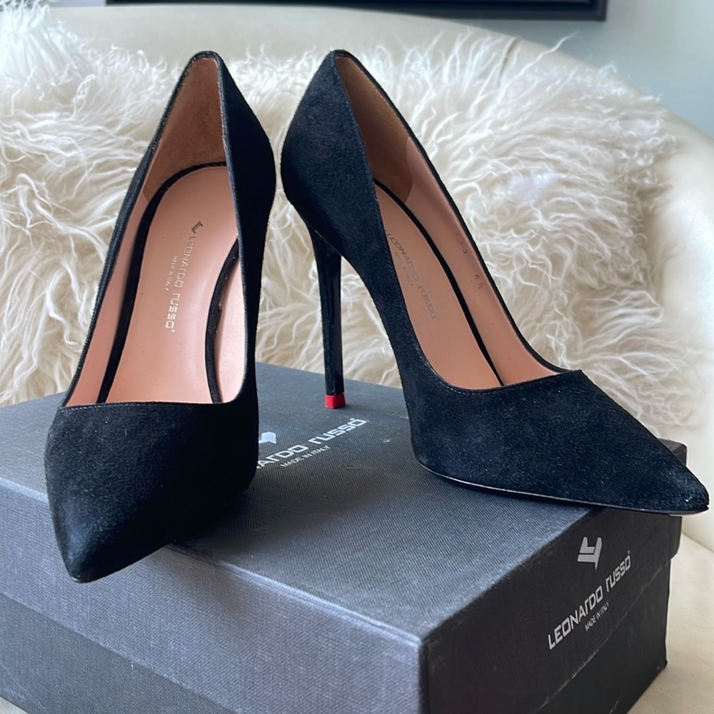 DEAL OF THE DAY ‼️ Black Velvet Heels -